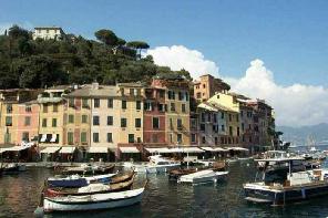 Xtrallusion photo gallery of Italy. Photos, pictures, images and photographs of the Italian Rivieras, the Italian Lakes, the Italian Alps, the Cinque Terre, the Amalfi coast and some of the most beautiful corners of Italy. Plus photos of Italian cities such as Pisa, Milan, Genoa and Rome.